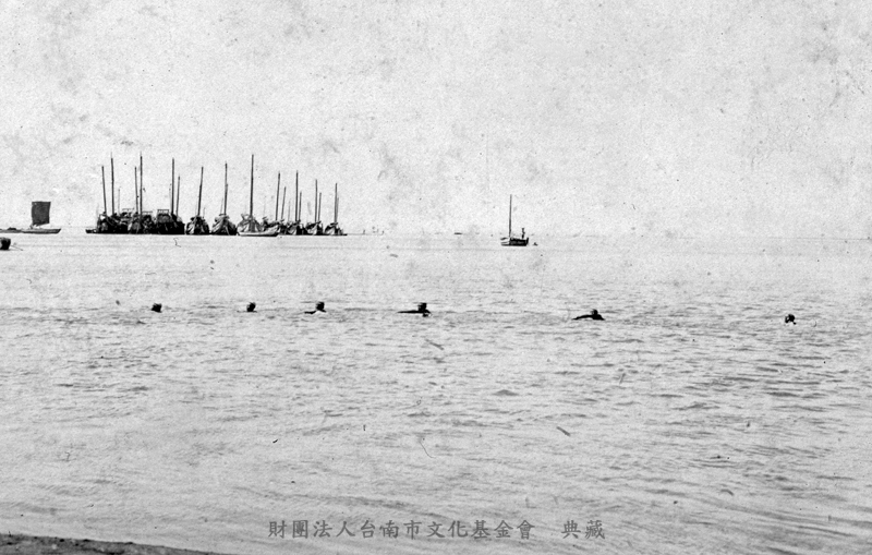 台南中學校學生安平海邊游泳比賽